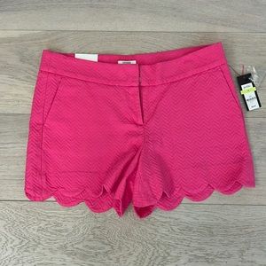 NWT Crown & Ivy scallop shorts. Hot pink! 💗
